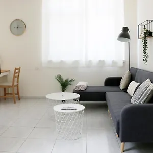 Modern And Spacious In Downtown דירה